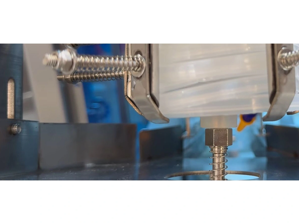 YIJIA Rotary Dustproof Lid Capping Machine